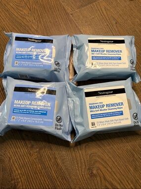 Neutrogena Makeup Remover Wipes - 4 Packs. 25 wipes each